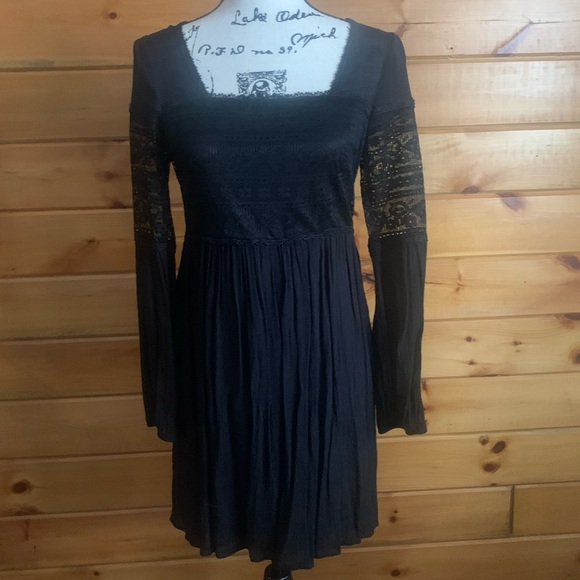 Adorable A. BYER. Black Rayon and Lace dress. A-line. Above the knee. Size 7. - Picture 1 of 5